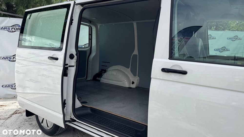 Volkswagen Transporter 2.0 TDI z 2022 roku - 18