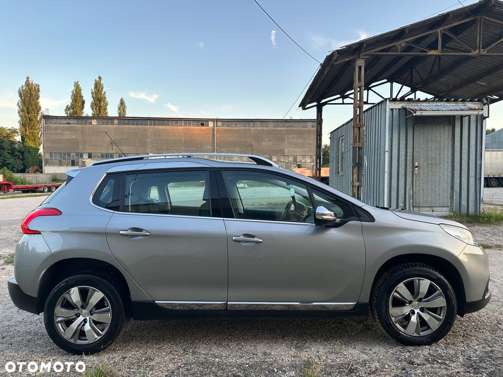 Peugeot 2008 1.2 Pure Tech Allure S&S - 13