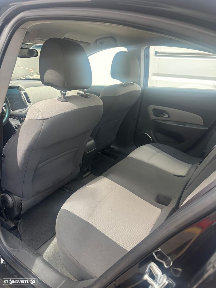 Chevrolet Cruze 1.6 LS - 8