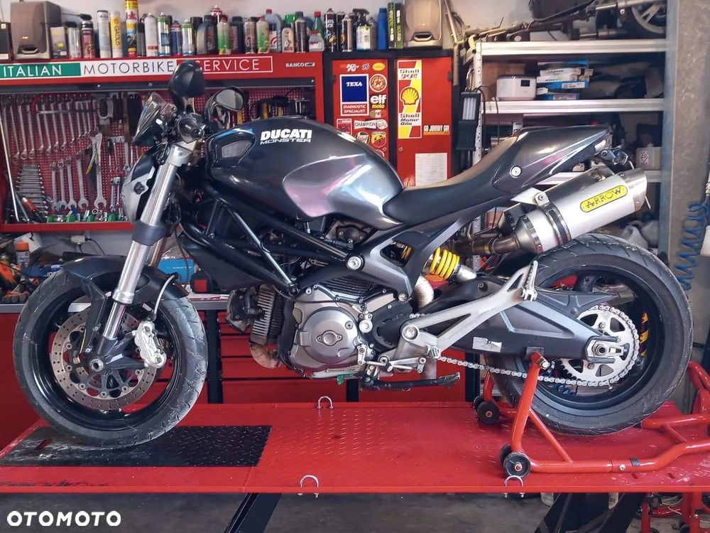Ducati Monster - 10