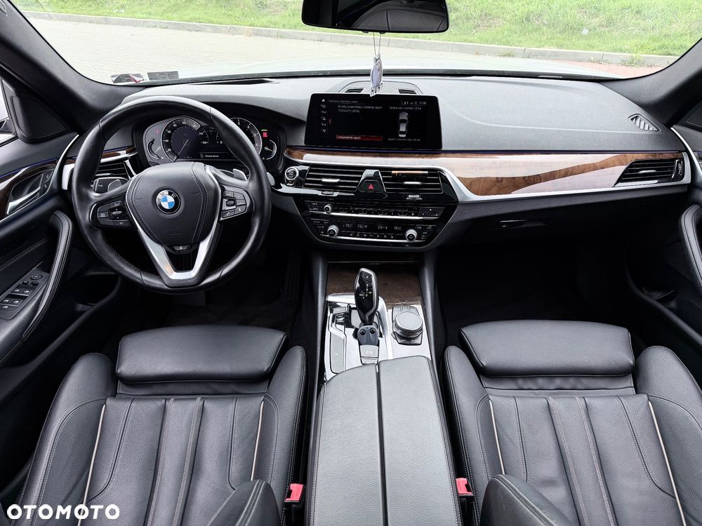 BMW Seria 5 530i xDrive Sport Line - 16