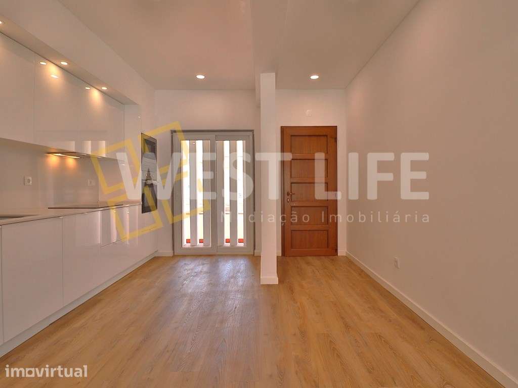 Apartamento T2+1 Totalmente Remodelado com VISTA MAR - a apenas 3 m... - Grande imagem: 2/24