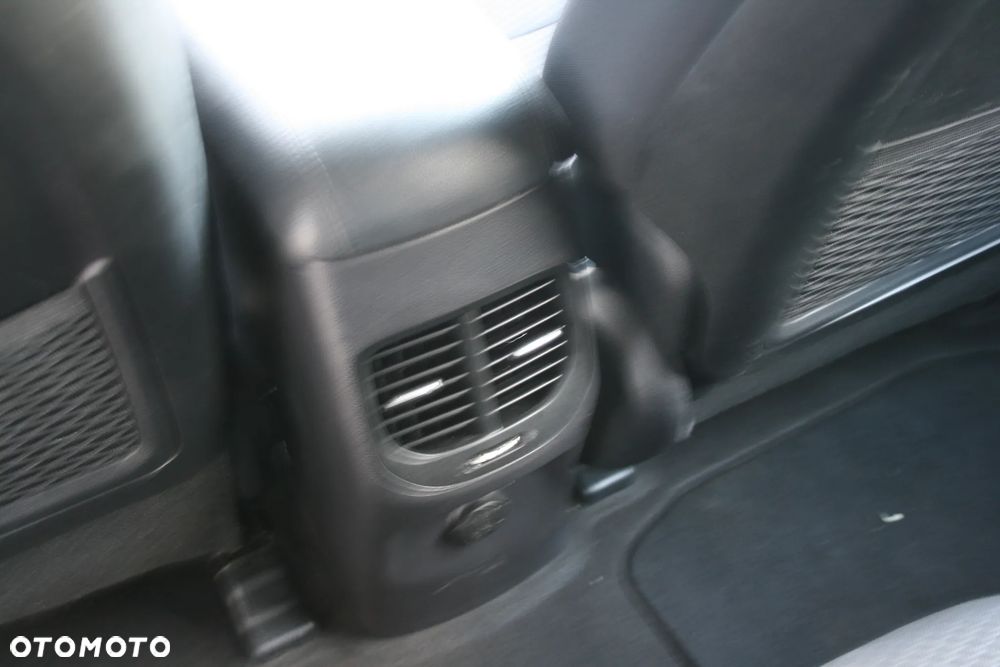 Kia Carens 1.7 CRDi XL 7os - 21