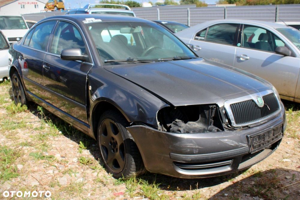 Skoda Superb 3U 2006 2.0TDI BSS Sedan (MASKA, ZDERZAK, LAMPA, BŁOTNIK, DRZWI, SZYBA, FOTEL) - 2