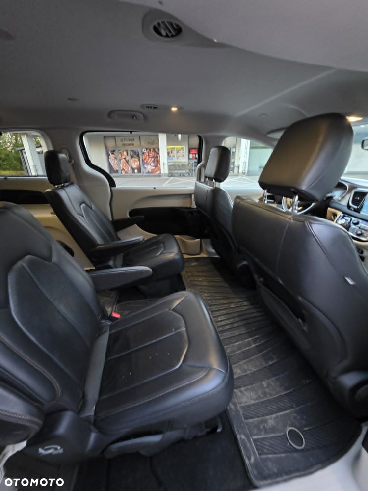 Chrysler Pacifica - 24