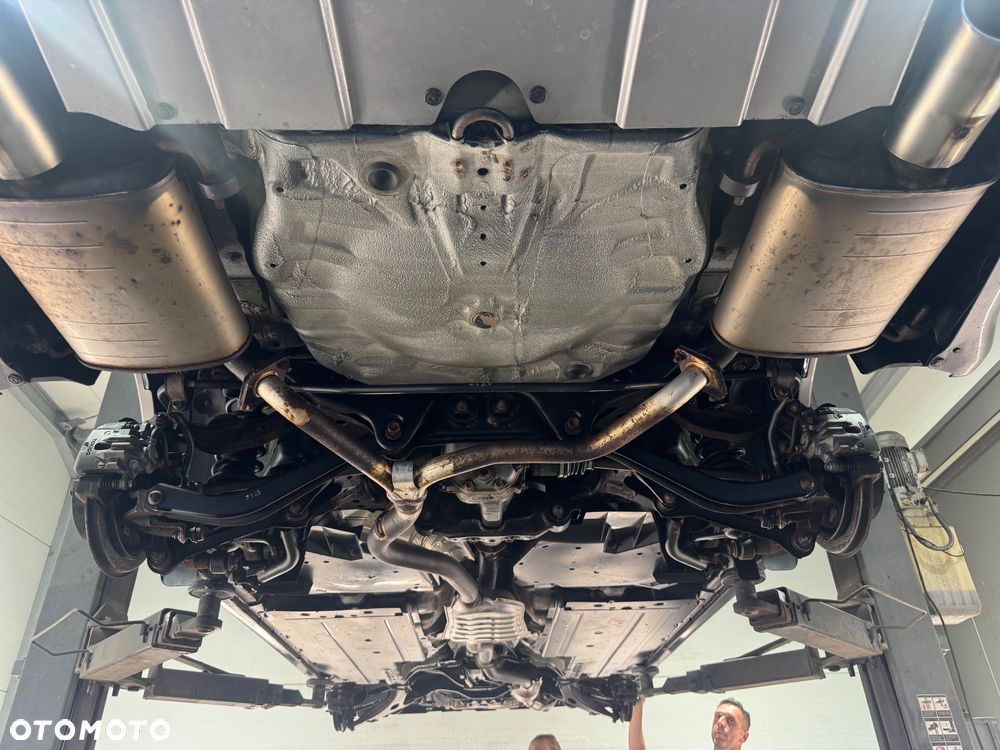 Subaru Outback Legacy 2.5RC NAV - 34