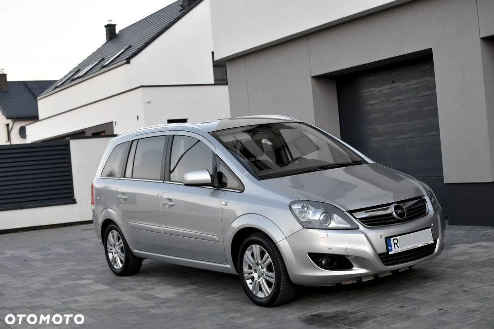 Opel Zafira 1.8 Cosmo EU5 - 1