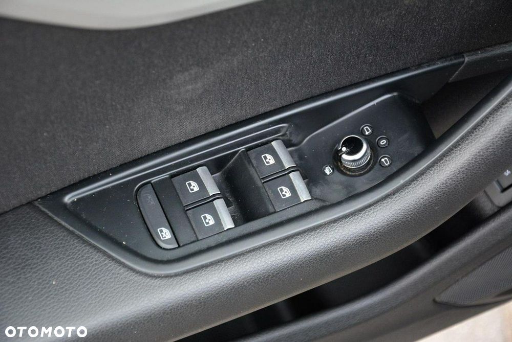 Audi A4 Avant 2.0 TDI DPF clean diesel Ambiente - 30