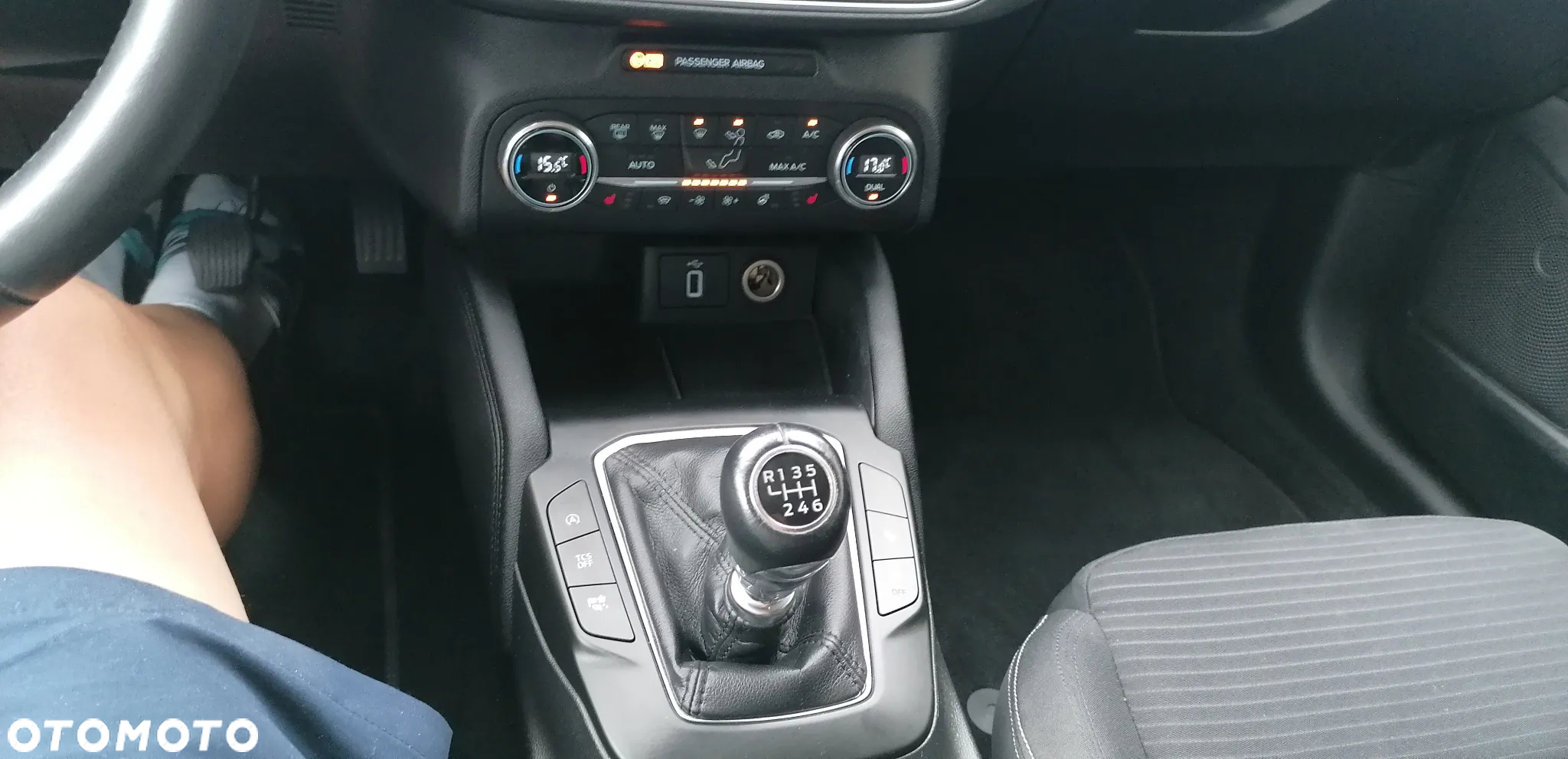 Ford Focus 1.5 EcoBoost Titanium - 16
