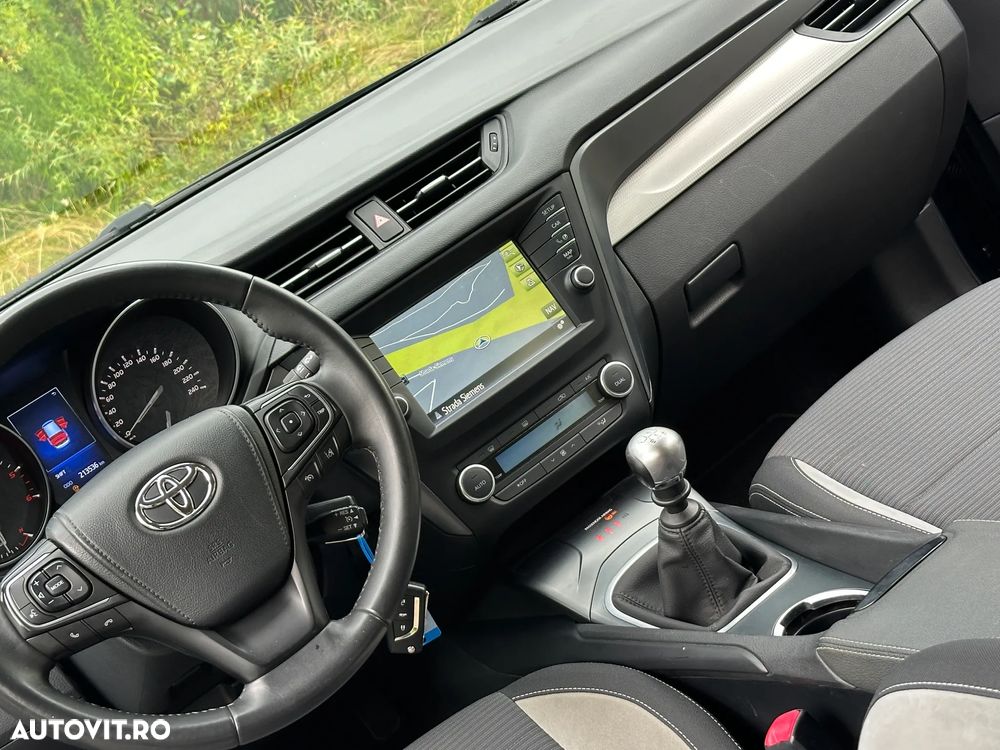 Toyota Avensis Touring Sports 1.6 D-4D Executive - 23