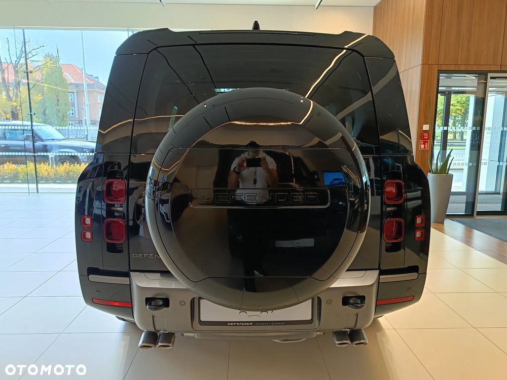 Land Rover Defender 130 5.0 P425 Outbound - 5
