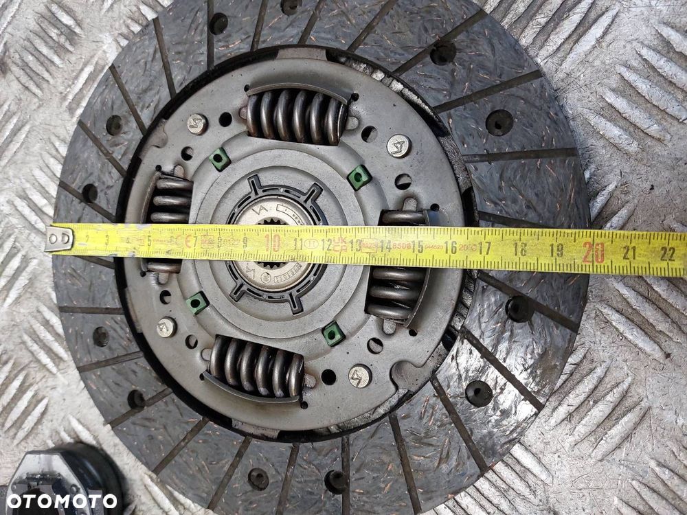 SPRZĘGŁO TARCZA + DOCISK + ŁOŻYSKO OPOROWE FIAT PANDA II 1.3 JTD - 8