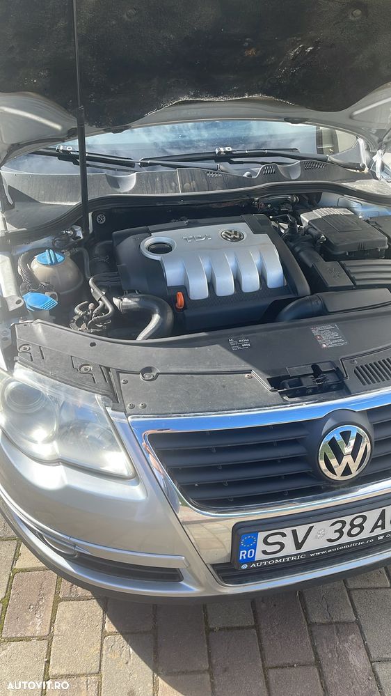 Volkswagen Passat 2.0 TDI DPF Highline - 14