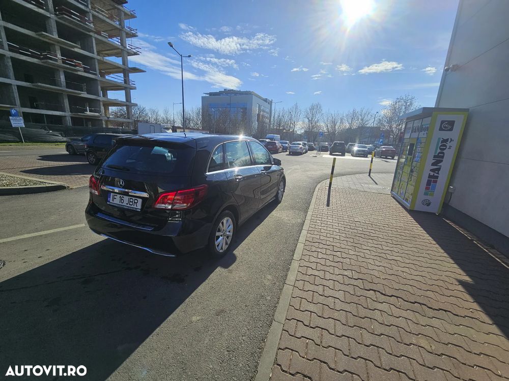 Mercedes-Benz EQB - 11