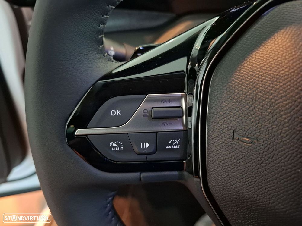 Peugeot 408 1.2 Hybrid Allure e-DCS6 - 22