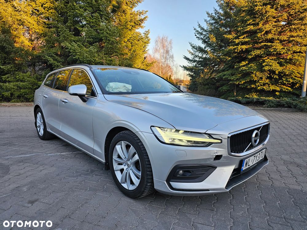 Volvo V60 T4 Momentum Pro - 2