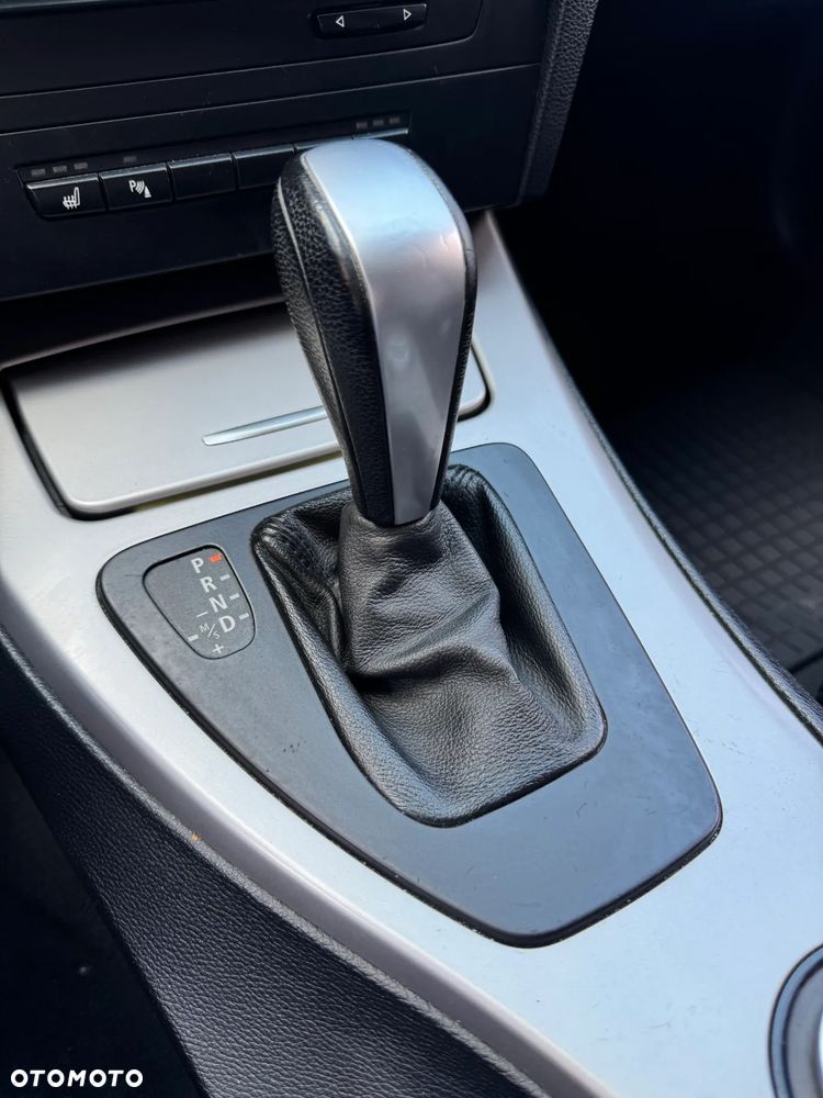 BMW Seria 3 320d DPF Touring - 25