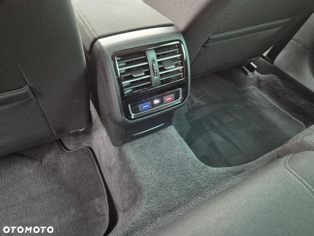 Volkswagen Passat - 12