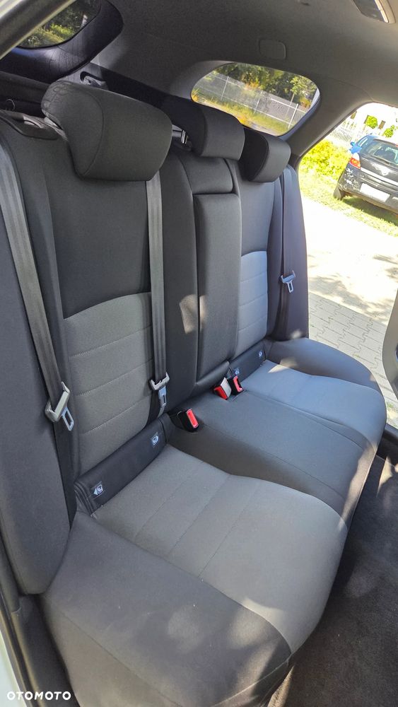 Toyota Avensis 1.6 Business Edition - 20