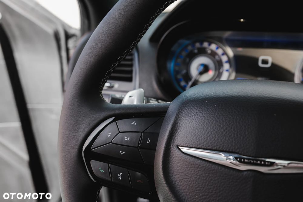 Chrysler 300s - 22