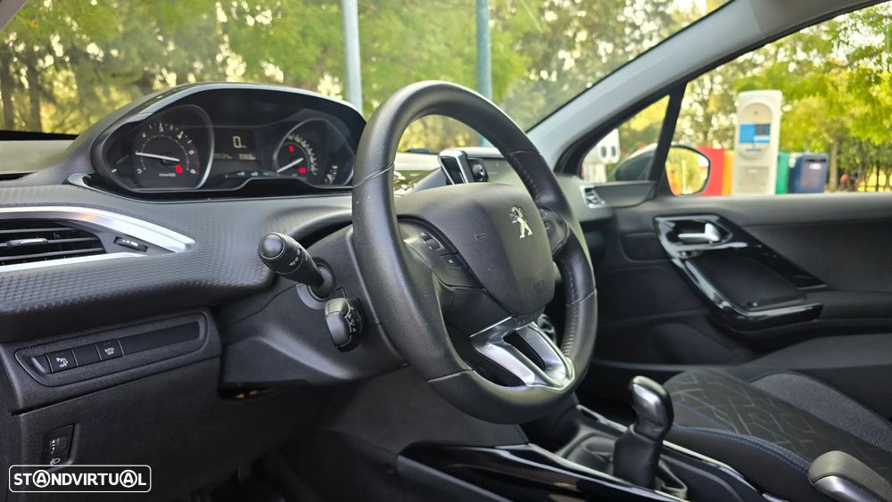 Peugeot 2008 1.5 BlueHDi Signature - 32