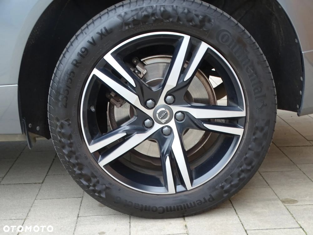 Volvo XC 60 T8 Twin Engine AWD Geartronic Momentum - 29