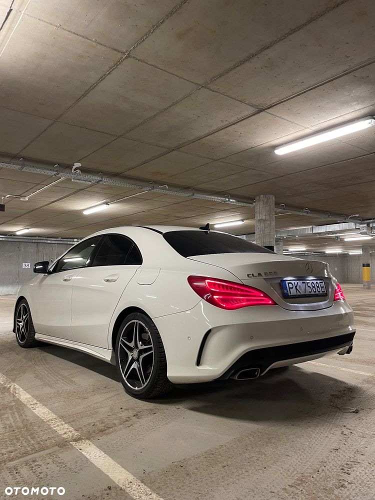 Mercedes-Benz CLA 200 7G-DCT AMG Line - 9