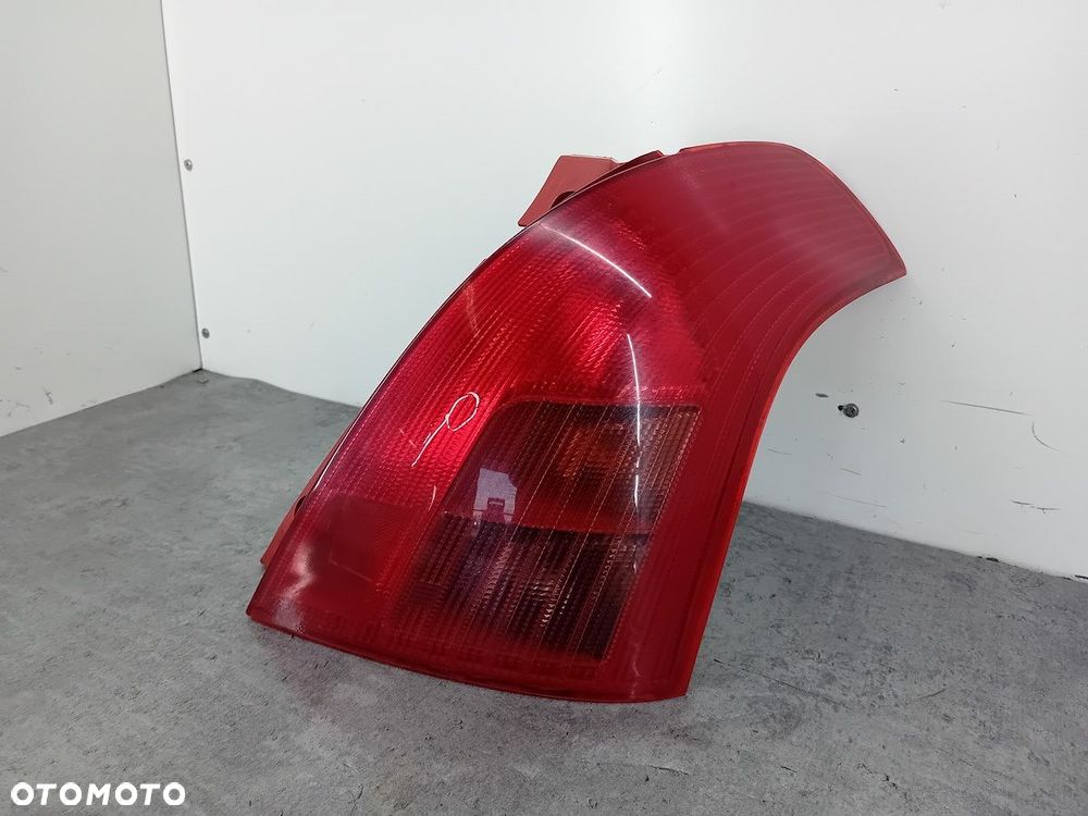 LAMPA TYLNA PRAWA SUZUKI SWIFT IV HATCHBACK - 5