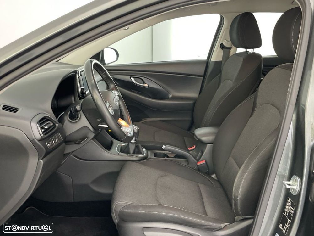 Hyundai i30 1.6 CRDI STyle — fotografia 11