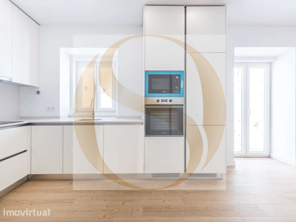 T2 Remodelado com Suite, Terraço e Cozinha Equipada | Beato - Grande imagem: 2/20