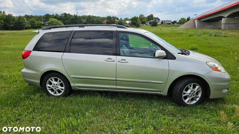 Toyota Sienna 3.3 XLE AWD - 4