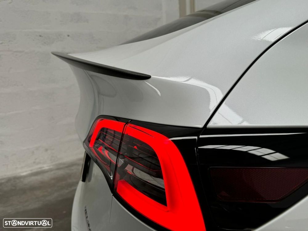 Tesla Model Y Performance Tração Integral - 12