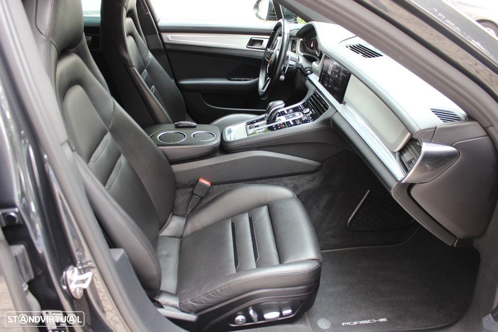Porsche Panamera 4 S - 28