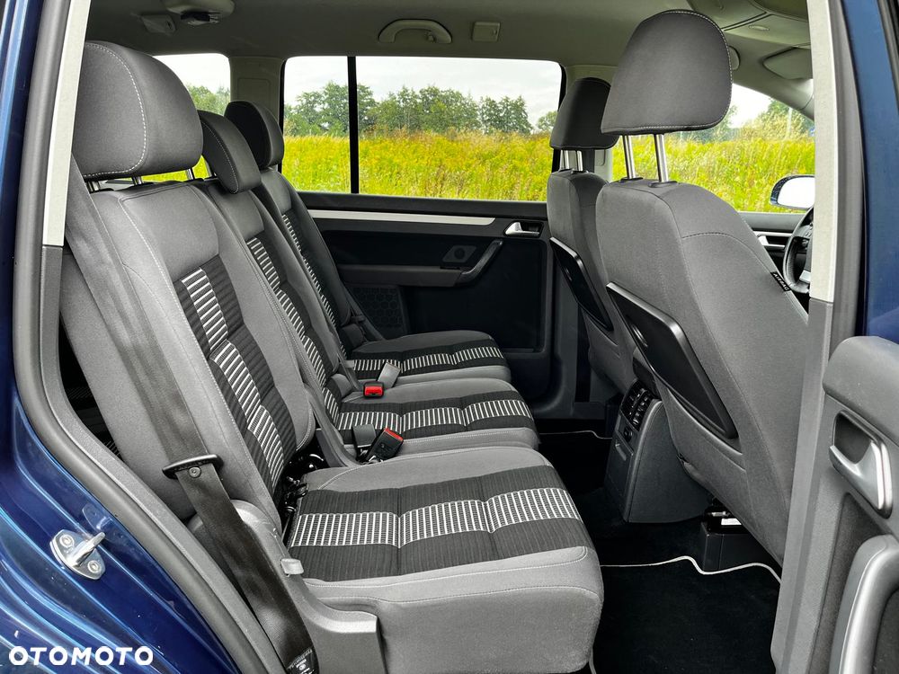 Volkswagen Touran - 27