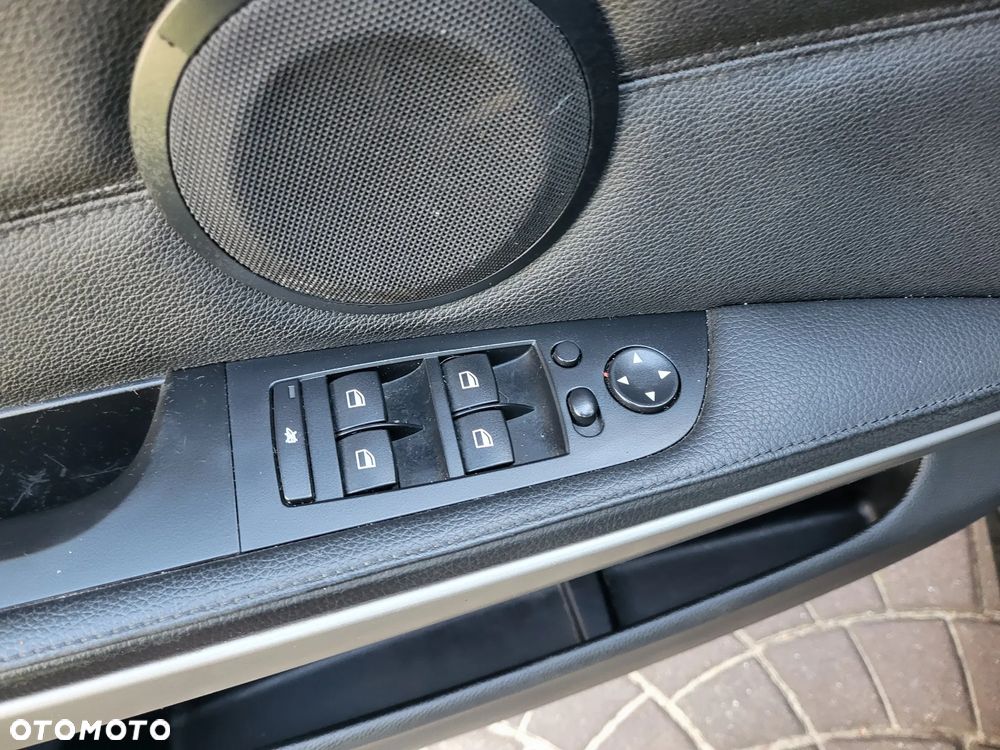 BMW Seria 3 325xi - 25