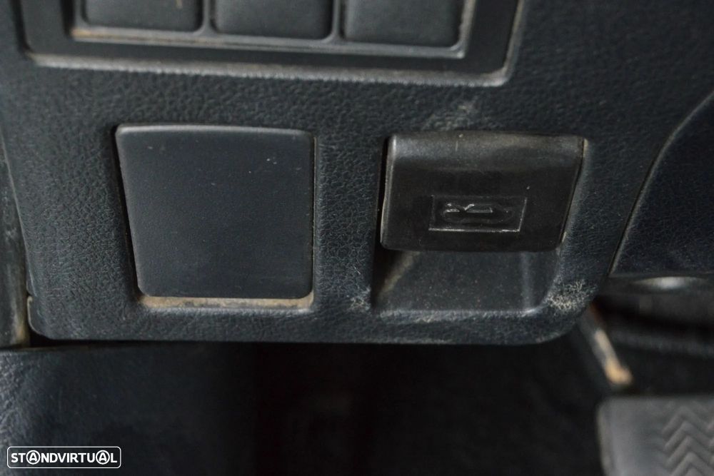 Toyota Hilux 2.4 D-4D 4X4 Cabine Simples 2L - 25