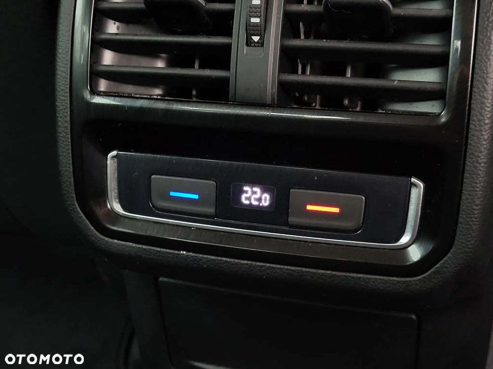 Volkswagen Passat - 25