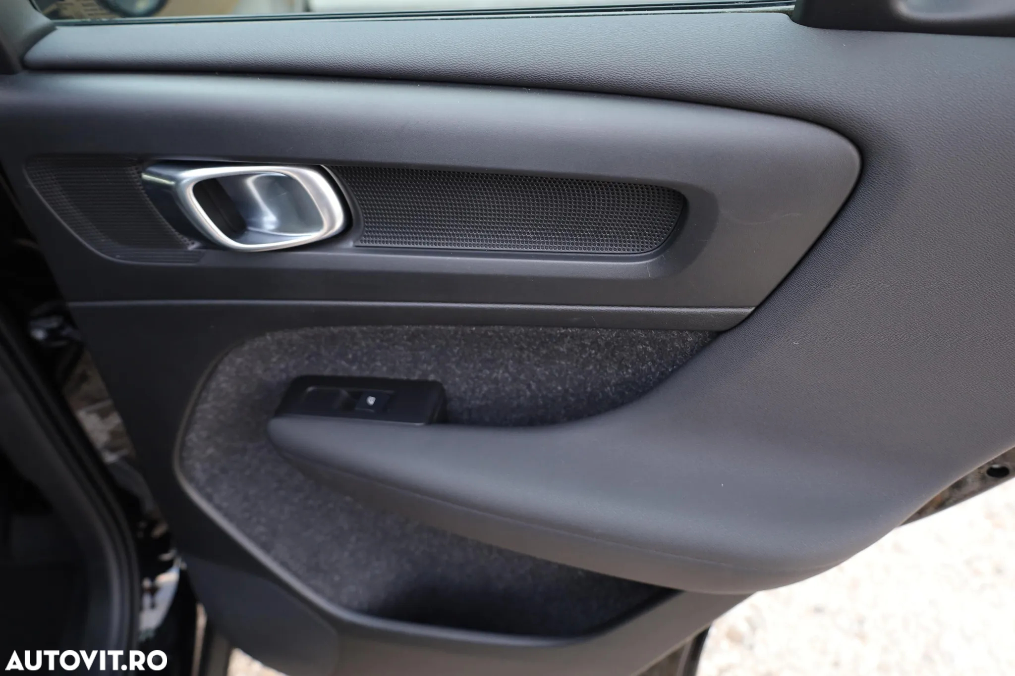 Volvo XC 40 T2 AT8 Momentum - 16