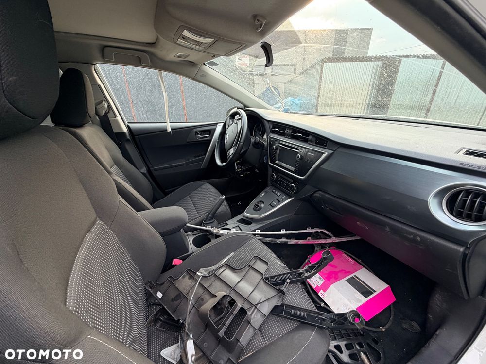 Toyota Auris Kombi 2014 . Mały przebieg - 7