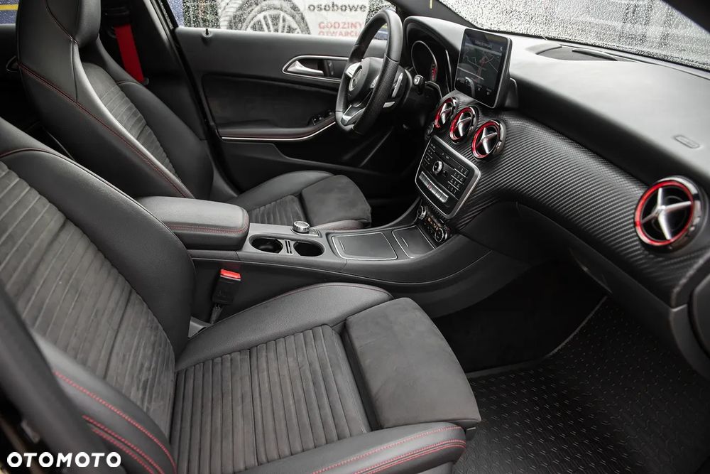 Mercedes-Benz Klasa A 250 4-Matic AMG Line - 32
