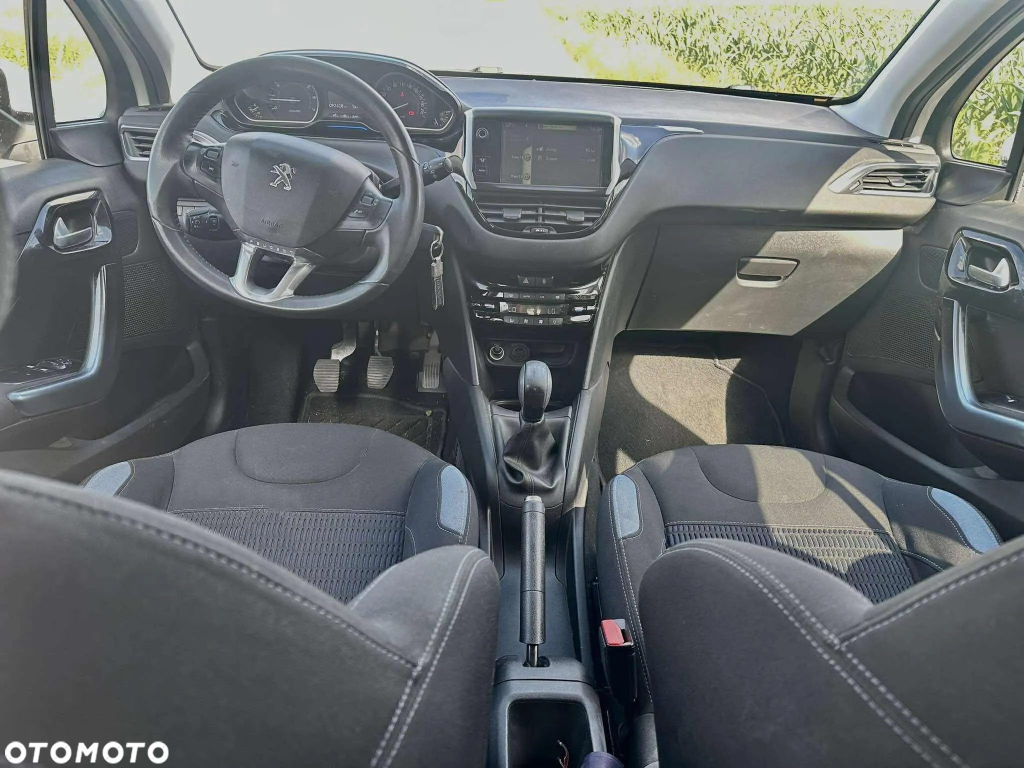 Peugeot 208 - 18