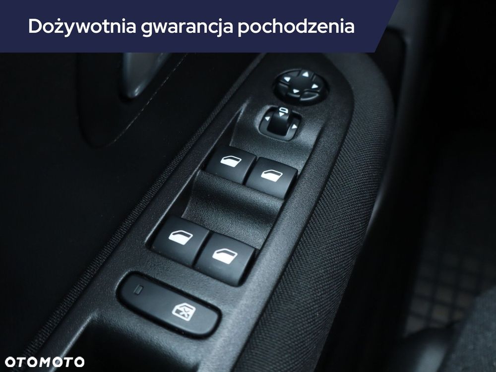 Peugeot 208 - 17