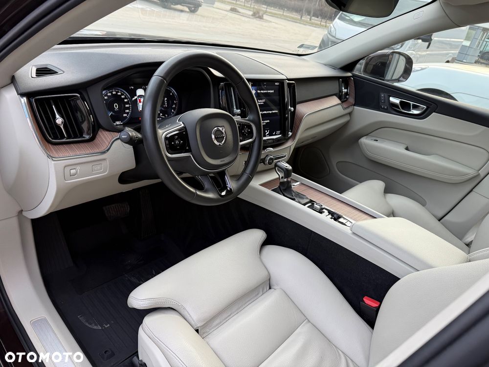 Volvo XC 60 D4 Momentum - 16