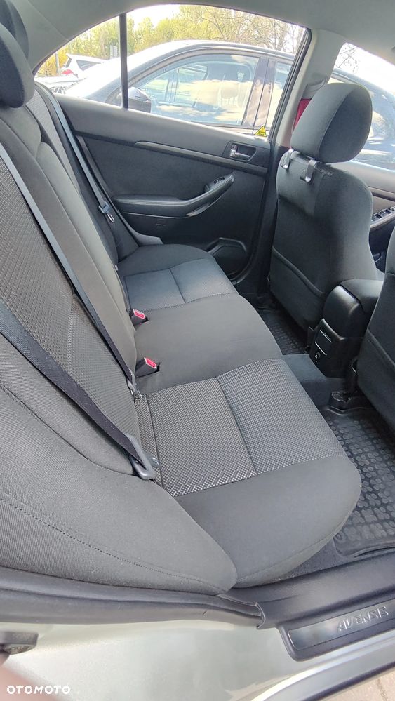 Toyota Avensis 1.8 VVT-i Sol - 9