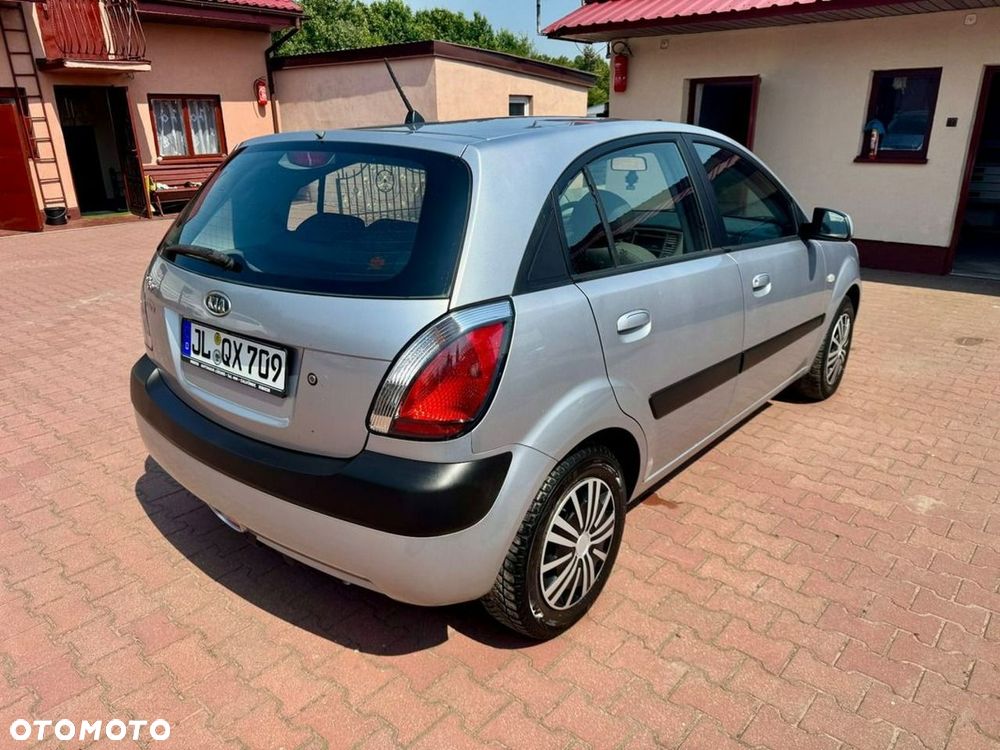 Kia Rio 1.5 GLX - 4