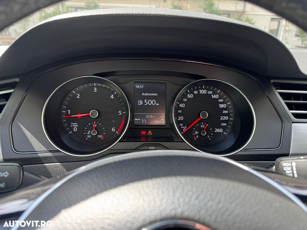Volkswagen Passat 1.6 TDI Comfortline - 10