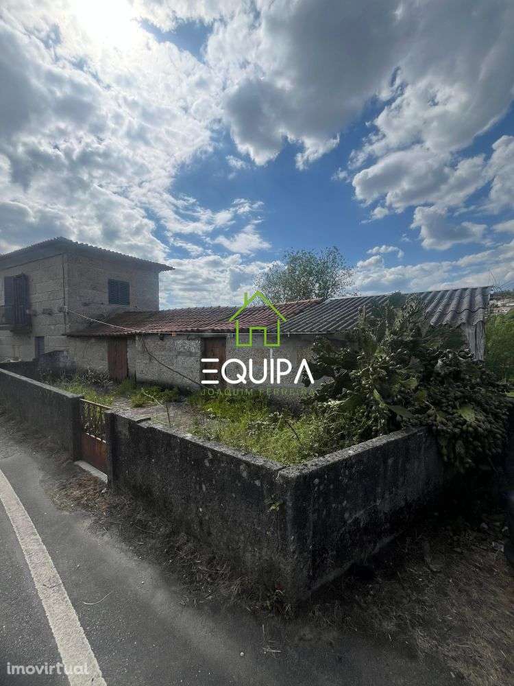 MORADIA PARA RESTAURO TOTAL EM POLVOREIRA - GUIIMARÃES - Grande imagem: 2/14
