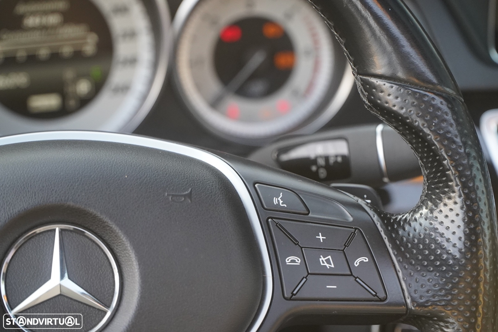 Mercedes-Benz E 300 Bluetec Hybrid Avantgarde - 27