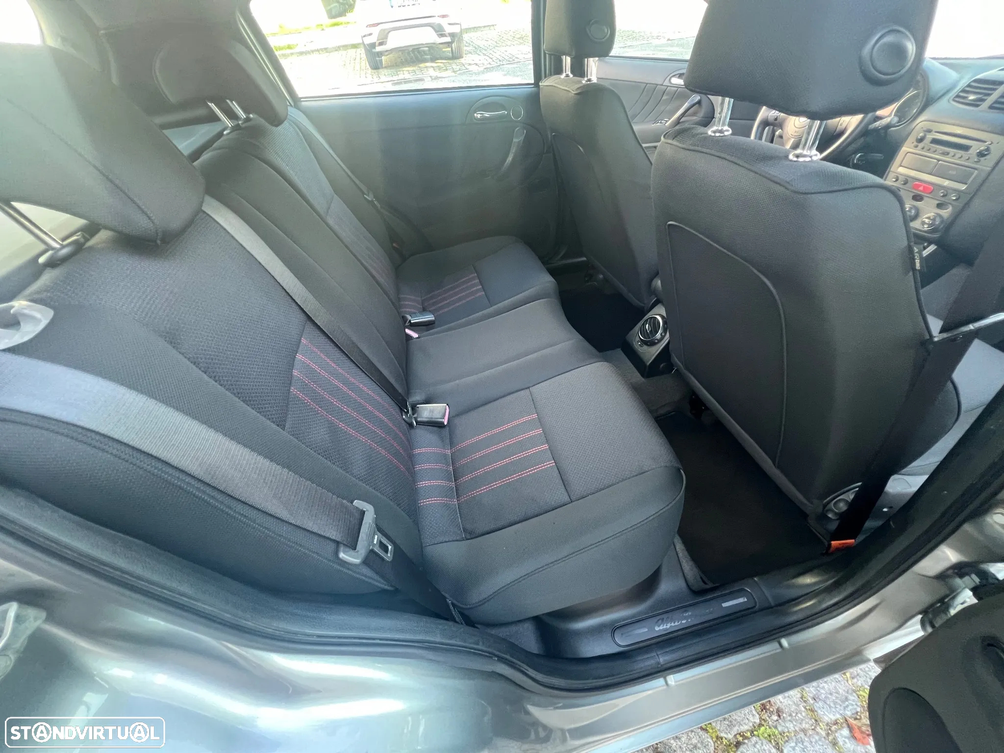 Alfa Romeo 147 1.9 JTD 16V Q2 - 12