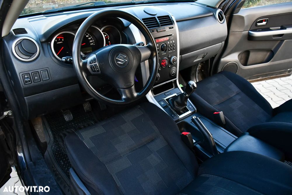 Suzuki Grand Vitara 2.4 Comfort - 12
